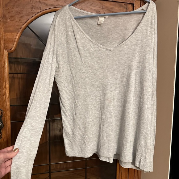 Oversized Light Weight Gray Knit Top. MUST BE BUNDLED (T) - Picture 1 of 4